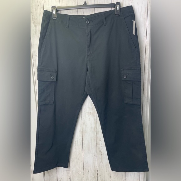 Amazon essentials Men's Black Cargo Pants - Picture 1 of 10